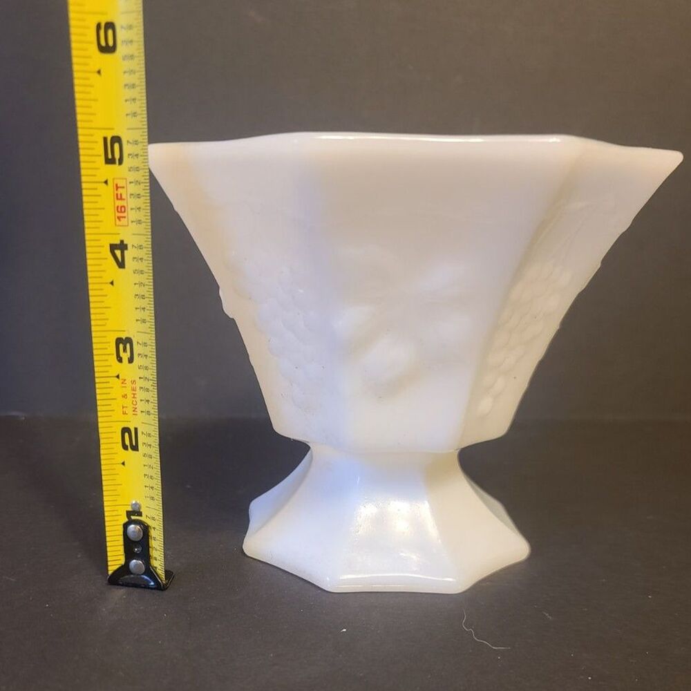 Pedestal Milk Glass Candy Bowl Harvest Grape Pattern Vintage Anchor Hocking ‎ 5" - Picture 7 of 8